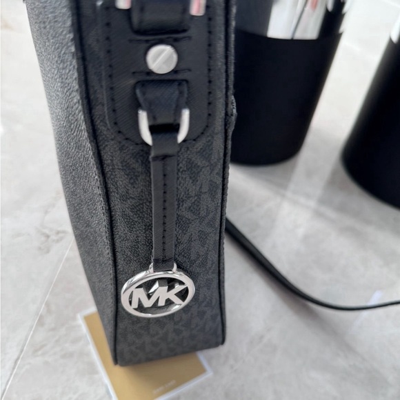 Michael Kors messenger bag with Michael Kors logo. NWT - Picture 4 of 5